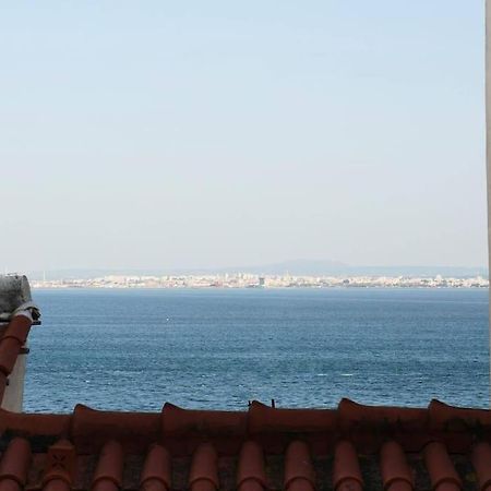 Two Bedroom Apt In Historic Location! Close To The River Lisbon Exterior photo