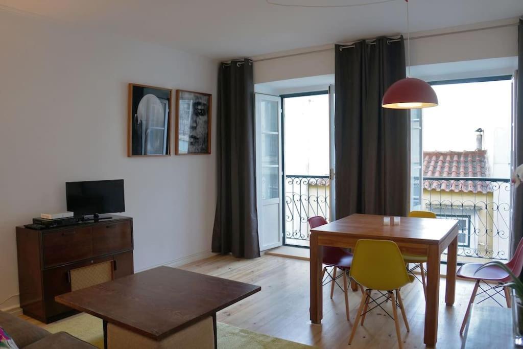 Two Bedroom Apt In Historic Location! Close To The River Lisbon Exterior photo
