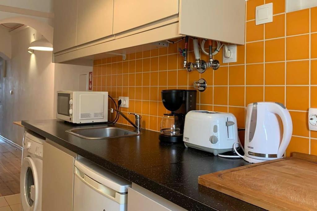 Two Bedroom Apt In Historic Location! Close To The River Lisbon Exterior photo